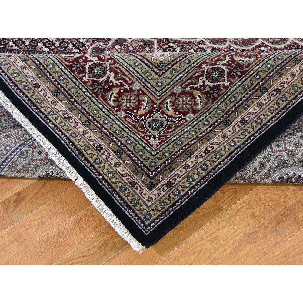 Shahbanu Rugs Wool and Silk Tabriz Mahi Hand-Knotted Oriental Rug (9'0" x 12'0") - 9'0" x 12'0"
