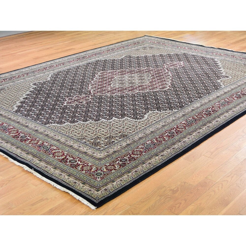 Shahbanu Rugs Wool and Silk Tabriz Mahi Hand-Knotted Oriental Rug (9'0" x 12'0") - 9'0" x 12'0"