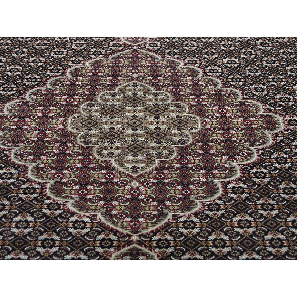 Shahbanu Rugs Wool and Silk Tabriz Mahi Hand-Knotted Oriental Rug (9'0" x 12'0") - 9'0" x 12'0"