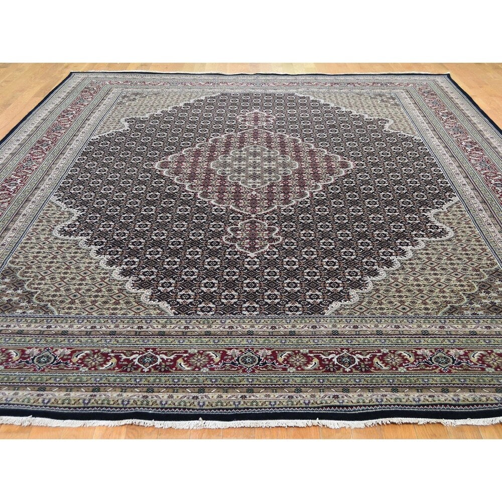 Shahbanu Rugs Wool and Silk Tabriz Mahi Hand-Knotted Oriental Rug (9'0" x 12'0") - 9'0" x 12'0"
