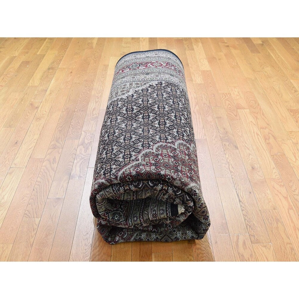Shahbanu Rugs Wool and Silk Tabriz Mahi Hand-Knotted Oriental Rug (9'0" x 12'0") - 9'0" x 12'0"