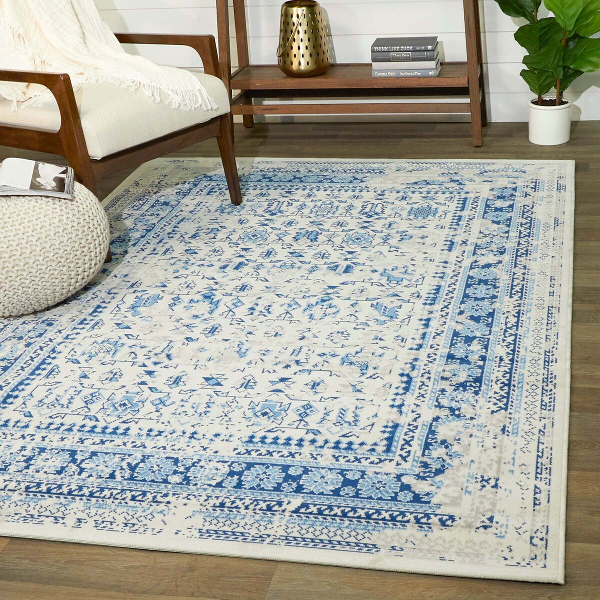 Shahira Vintage Border Indoor/Outdoor Area Rug