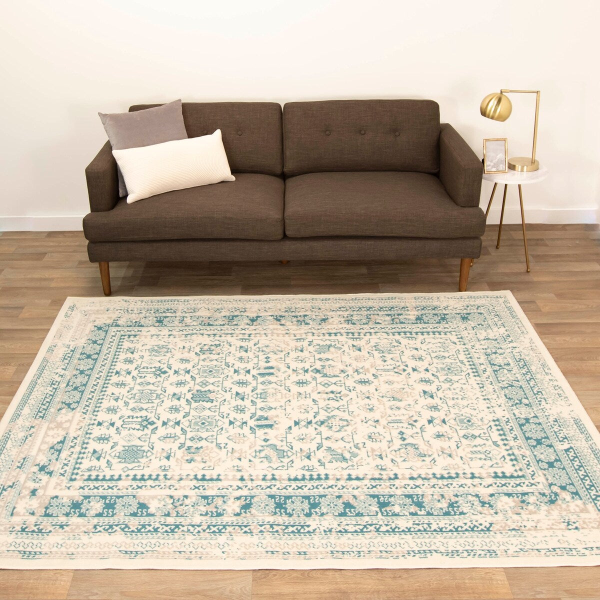 Shahira Vintage Border Indoor/Outdoor Area Rug