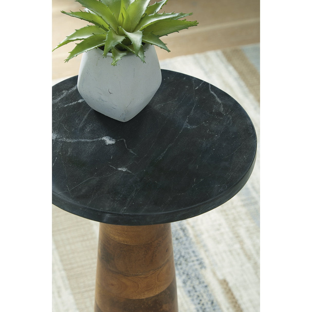 Quinndon Accent Table - Brown/Black Quinndon Accent Table - Brown/Black