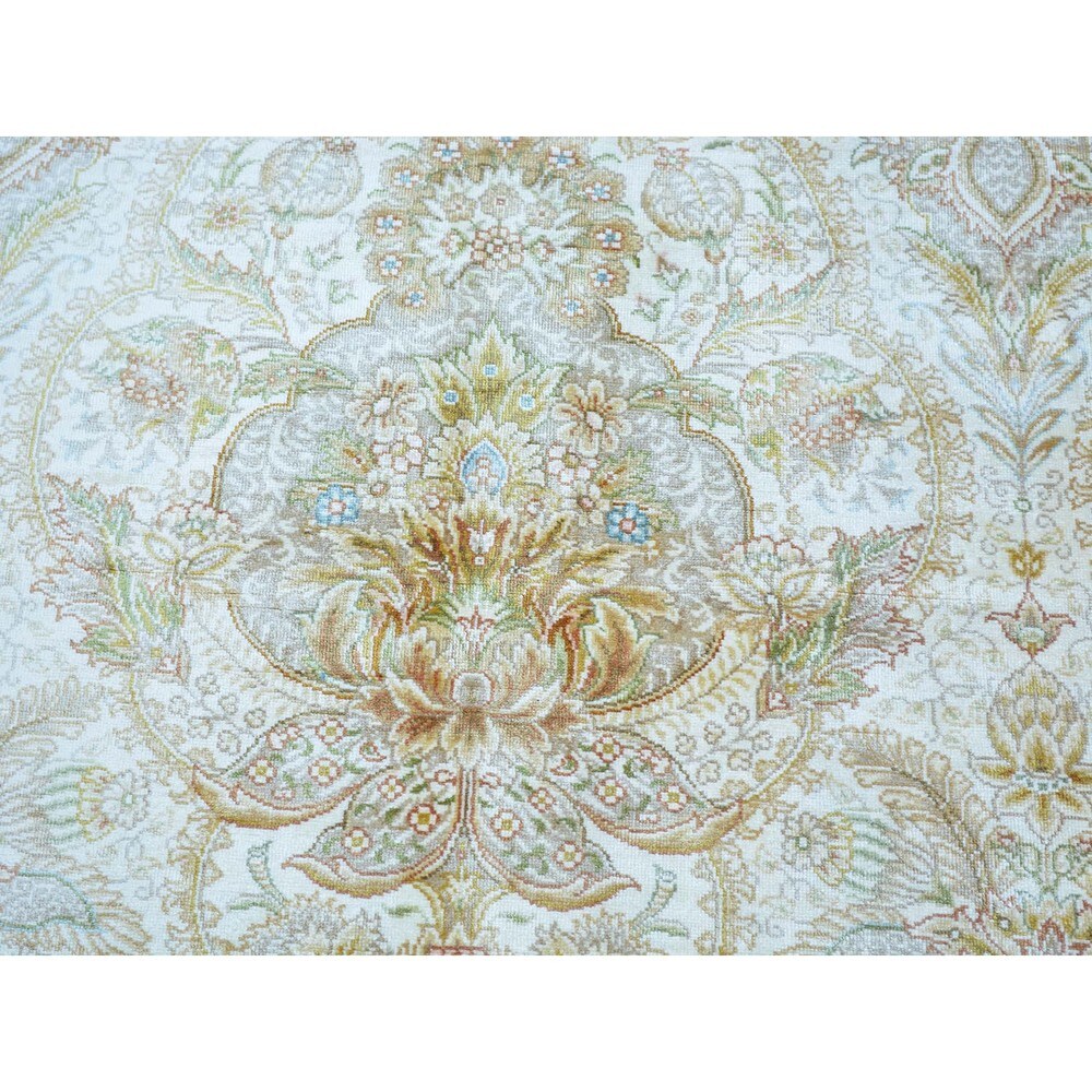 Silken Esfahan Soft Colors 400 KPSI Handmade Oriental Rug