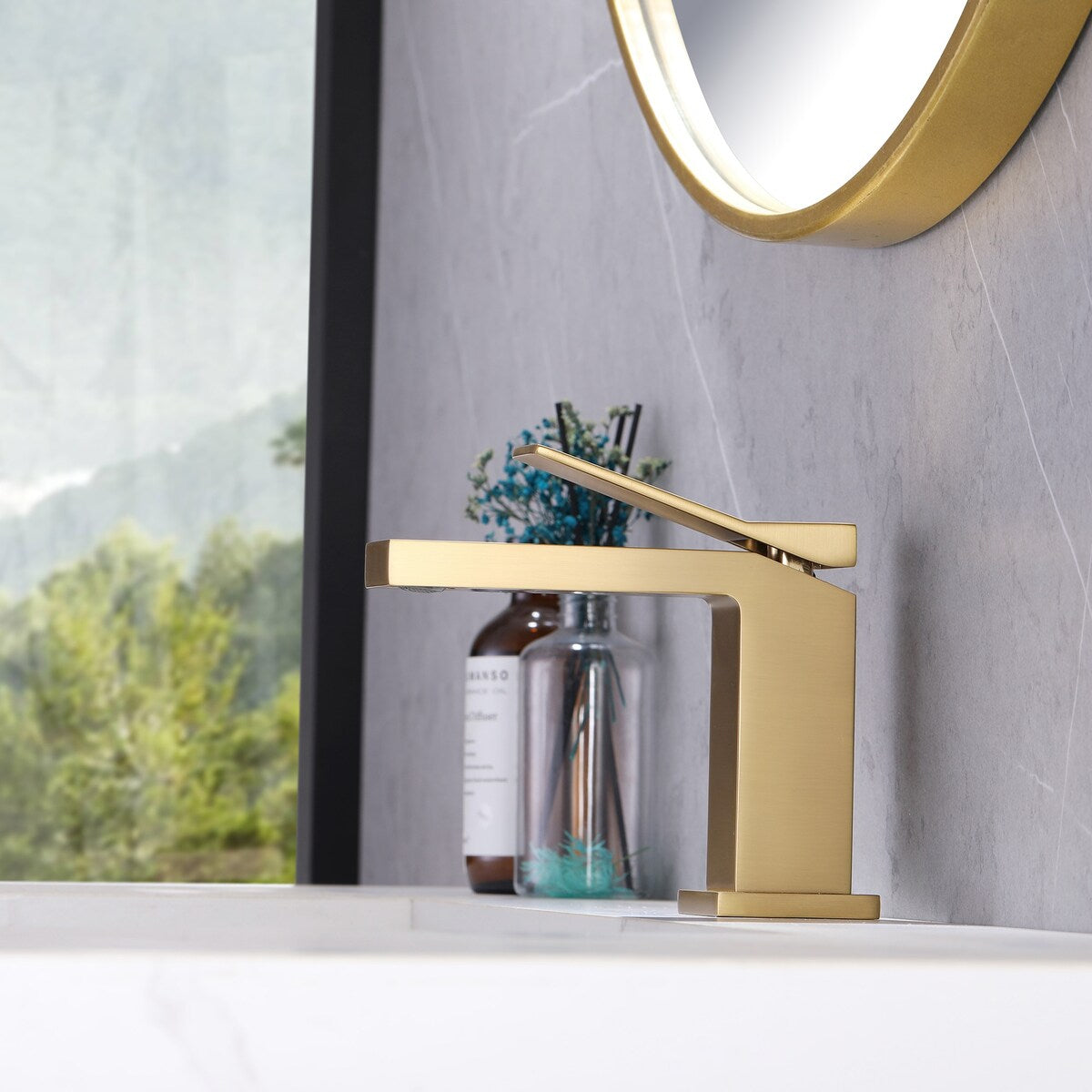Single Handle Bathroom Faucet with Deck Plate Brass 1 Hole Modern Bathroom Sink Basin Faucets