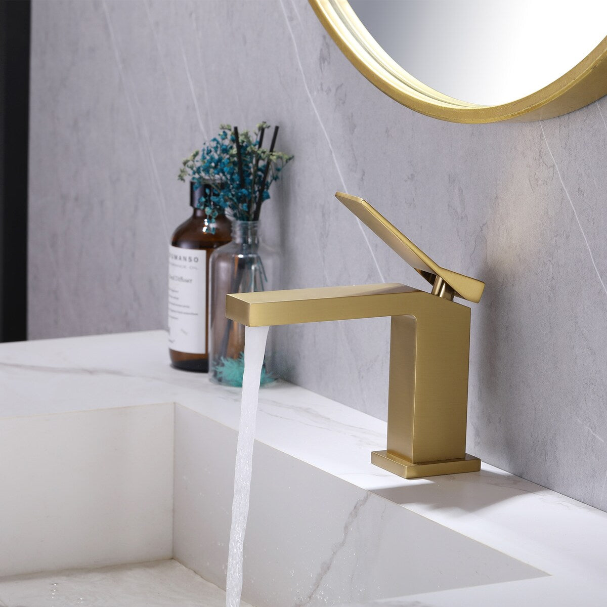 Single Handle Bathroom Faucet with Deck Plate Brass 1 Hole Modern Bathroom Sink Basin Faucets