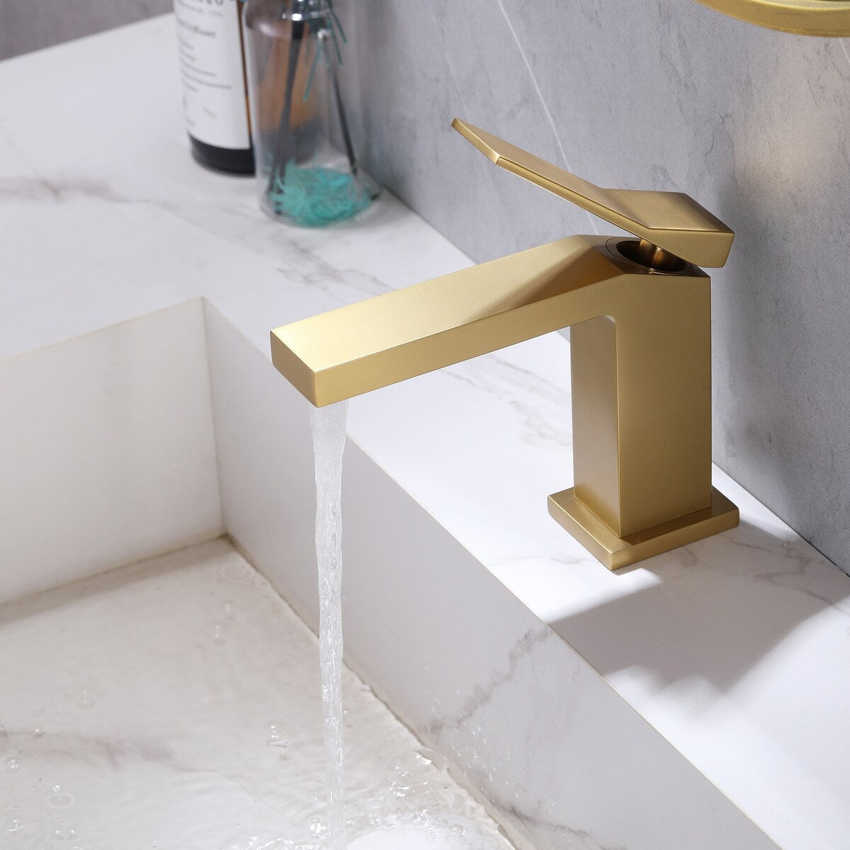 Single Handle Bathroom Faucet with Deck Plate Brass 1 Hole Modern Bathroom Sink Basin Faucets