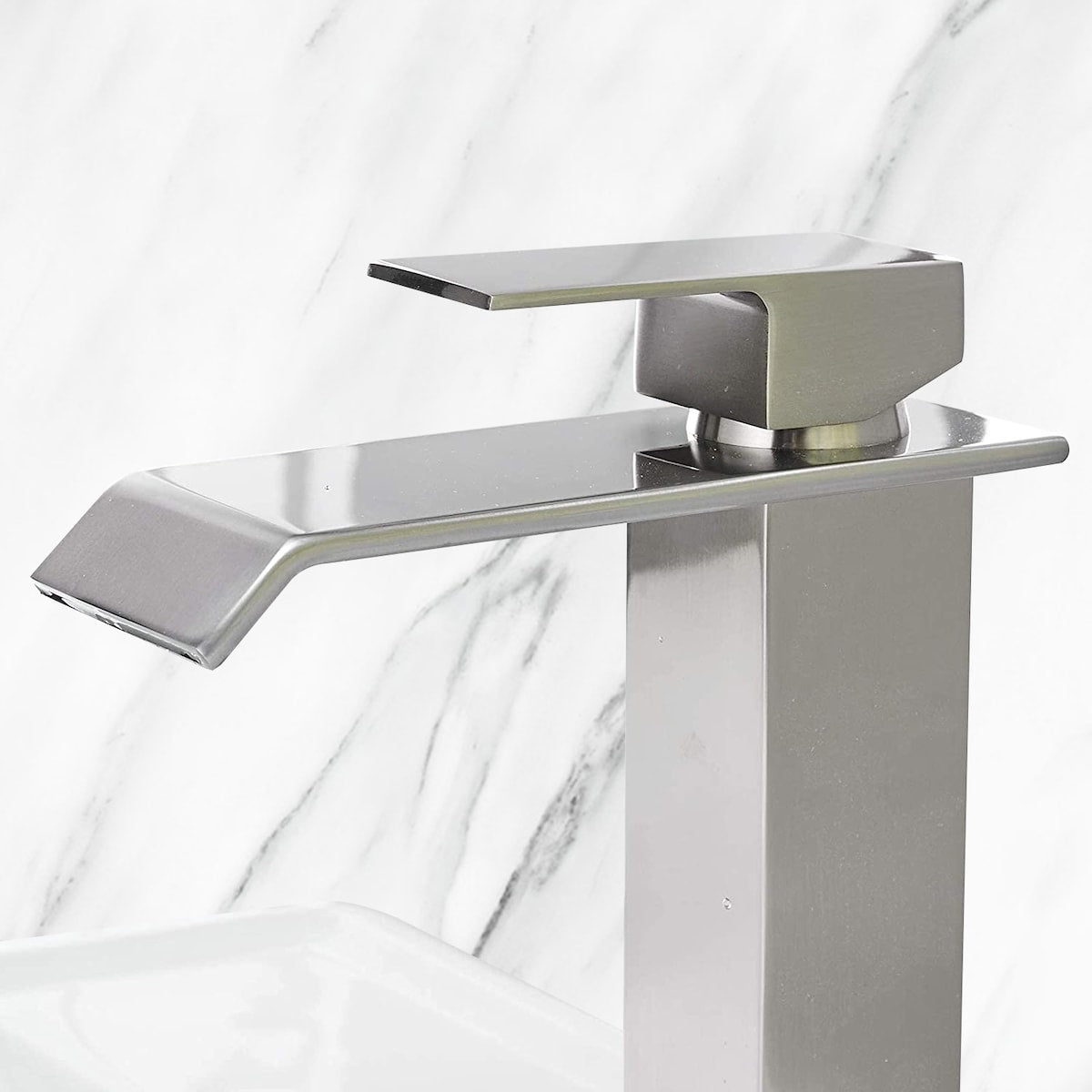 Single Handle Bathroom Faucet with Pop-Up Drain Assembly - Lead-Free, Rust-Resistant, High-Quality Sink Faucet for Bathroom