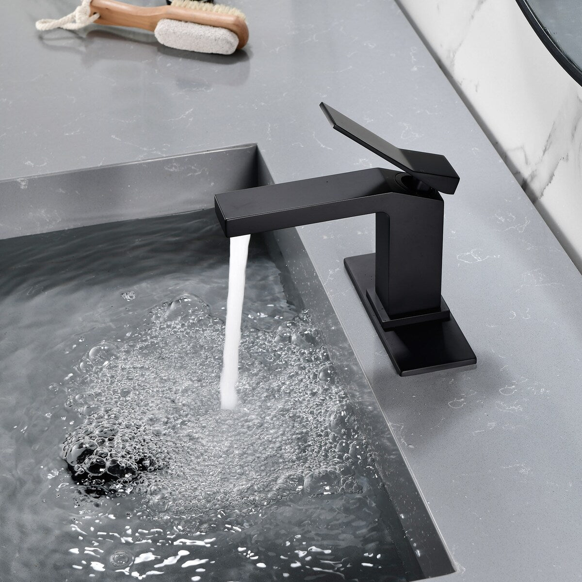 Single Handle Bathroom Faucet with Pop-up Drain 1 Hole Brass Modern Bathroom Sink Basin Faucets