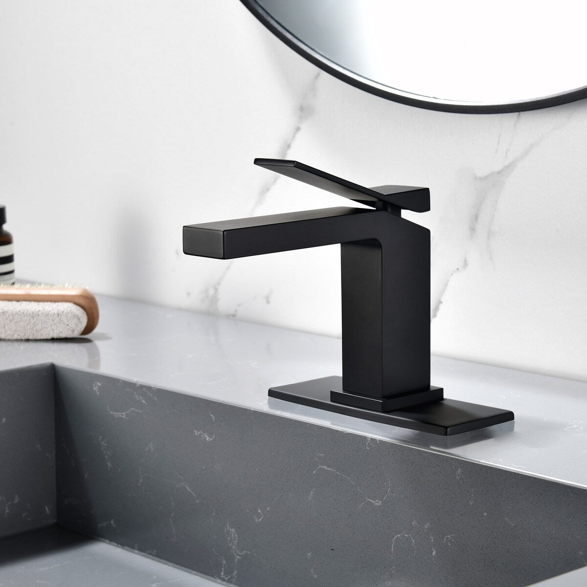 Single Handle Bathroom Faucet with Pop-up Drain 1 Hole Brass Modern Bathroom Sink Basin Faucets