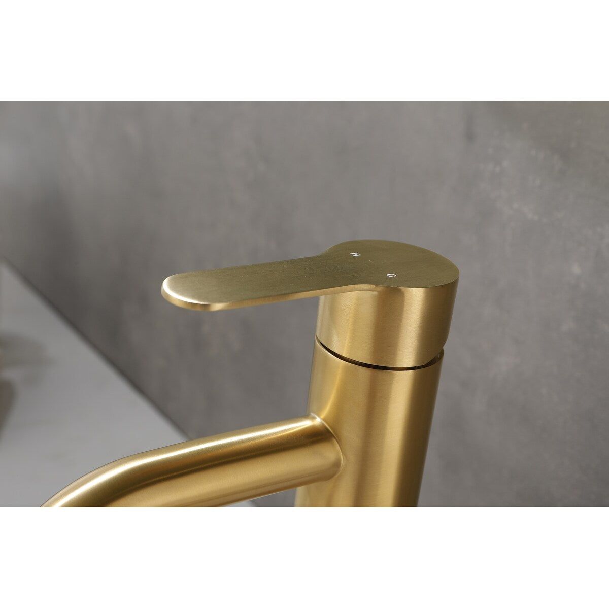 Single-Handle Gold Bathroom Faucet for Vanity - Durable and Stylish Design