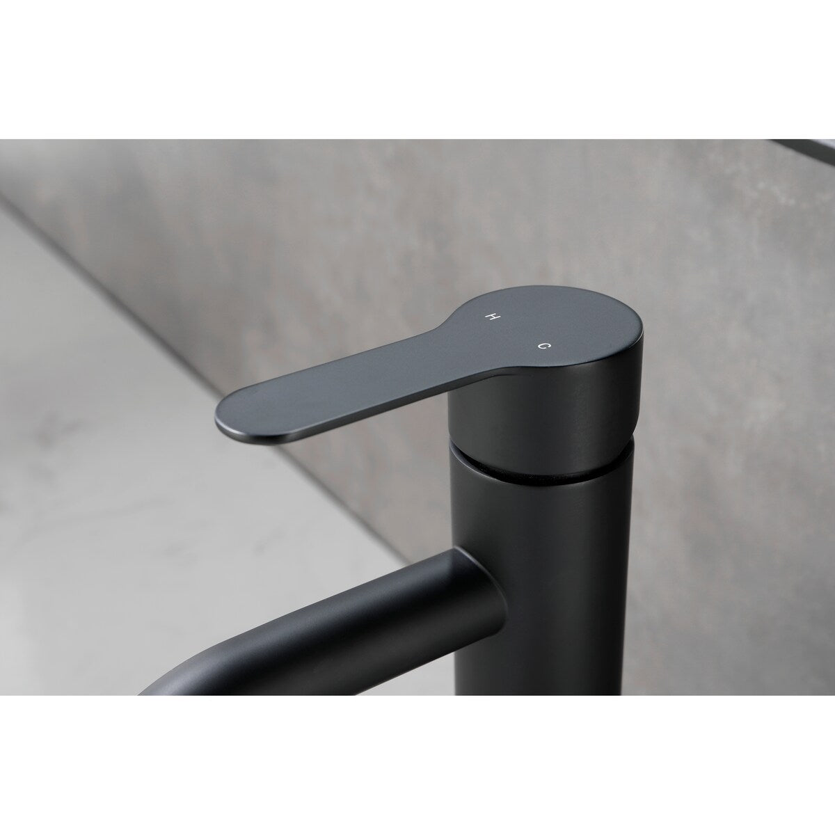 Single-Handle Gold Bathroom Faucet for Vanity - Durable and Stylish Design
