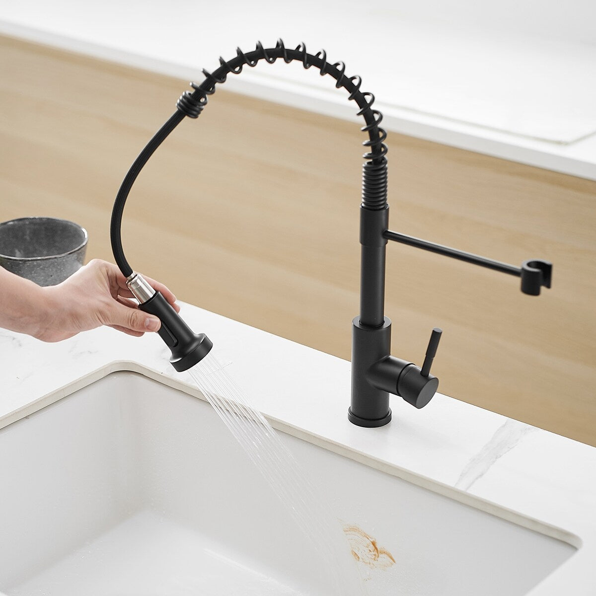 Single-Handle Pull Down Sprayer Kitchen Faucet in Black