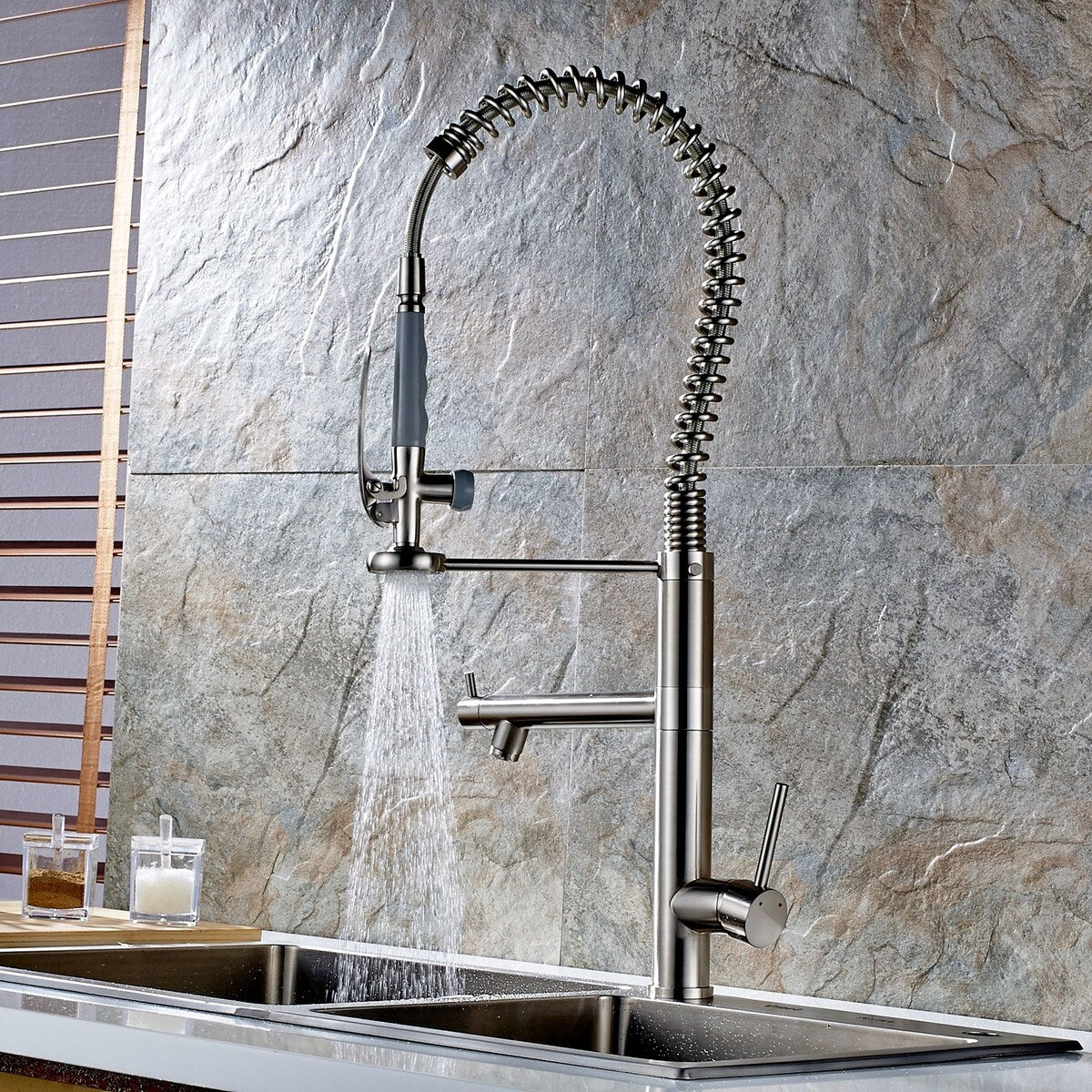 Single Handle Pull Out Spray Kitchen Sink Faucet