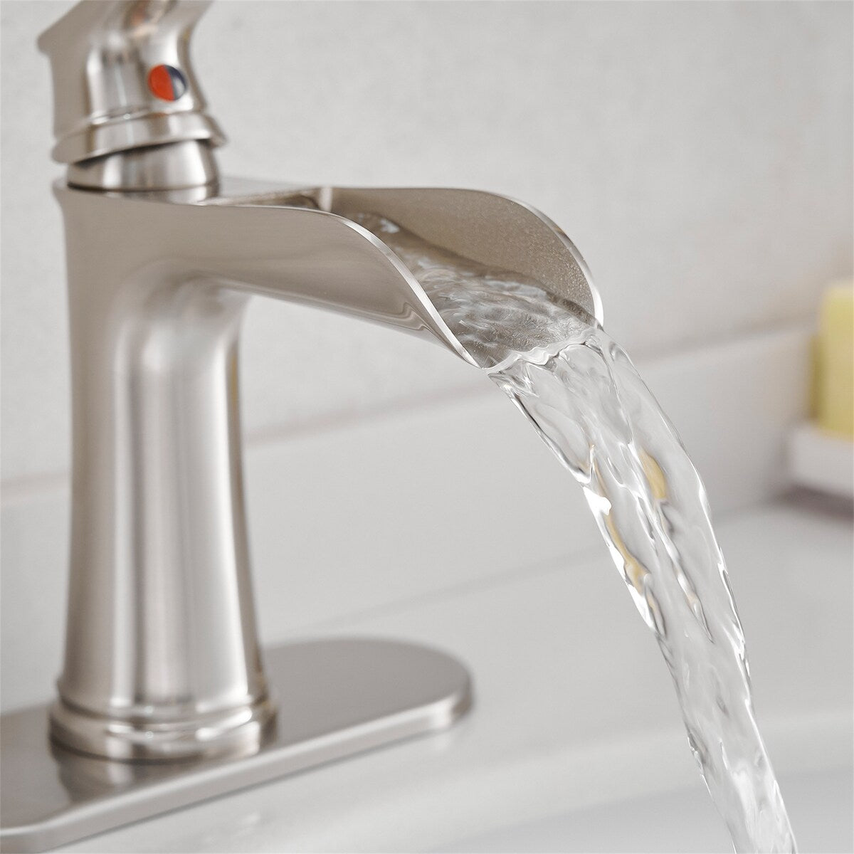 Single Handle Waterfall Bathroom Faucet with Drain Assembly Brass 1 Hole Modern Bathroom Sink Vanity Taps with Deck Plate