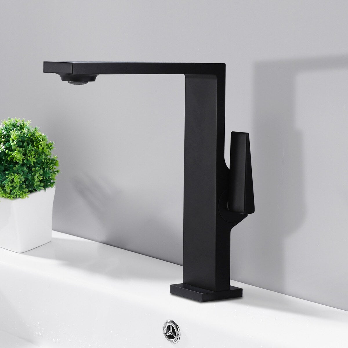 Single Hole Brushed Gold Bathroom Faucets