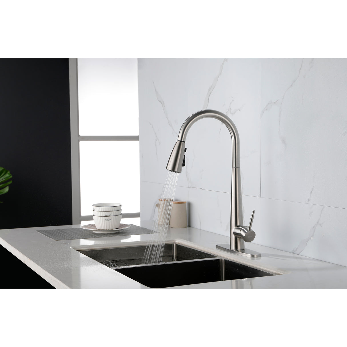 Single Hole Deck Mount Kitchen Faucets with Pull Down Sprayer