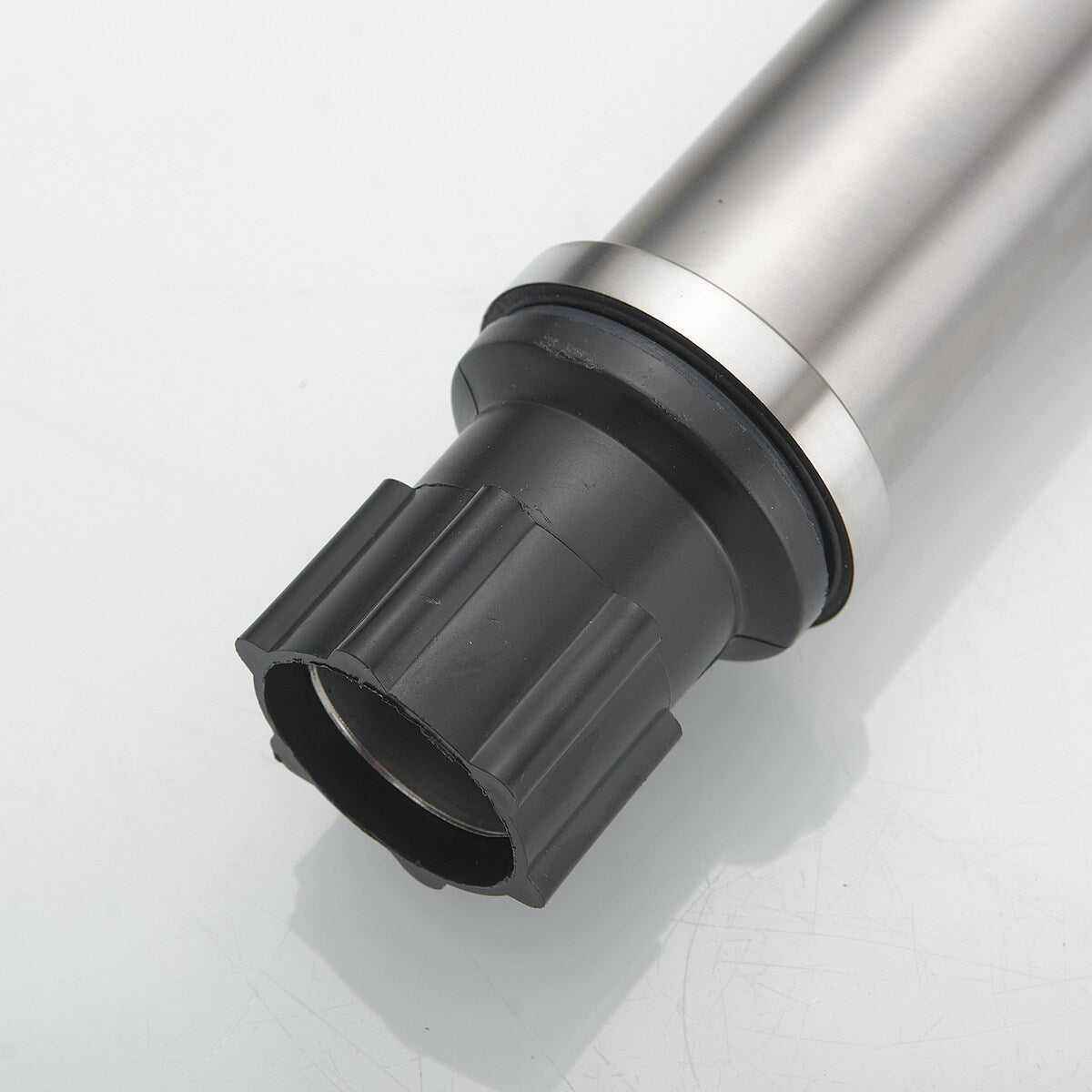 Single Hole Single-Handle Bathroom Faucet with Deck Plate