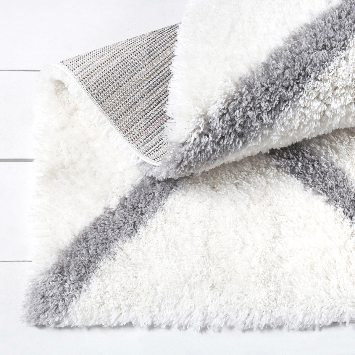 SoHome Carmela Tali Geometric Diamond Shag Area Rug