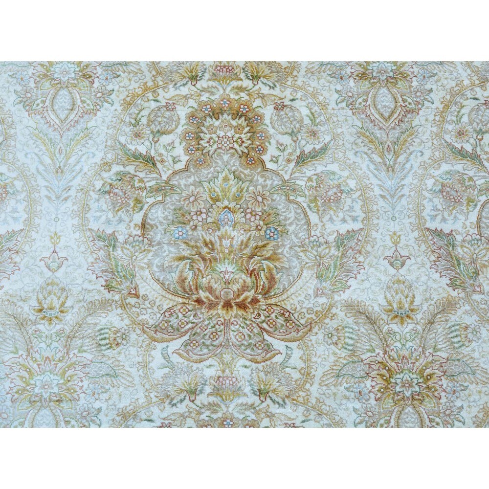 Soft Colors Silken Esfahan 400 KPSI Handmade Oriental Rug - 5'6 x 8'