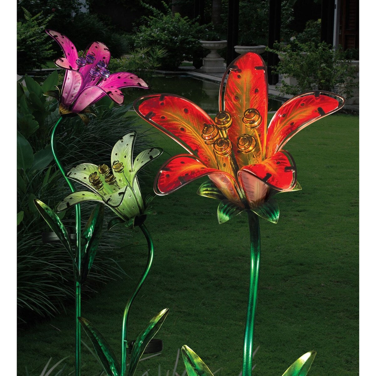 Solar Tiger Lily Stake - Red - 9"x7.25"x33"