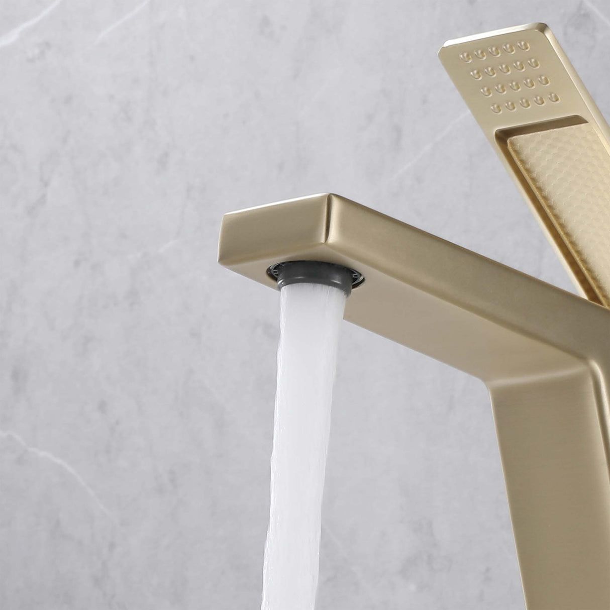 Solid Brass Single Hole Single-Handle Bathroom Sink Faucet
