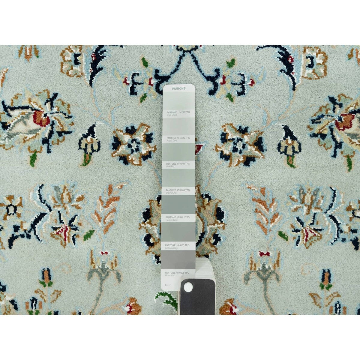 Squirrel Gray, Nain with Center Medallion Flower Design, Hand Knotted, Soft Wool, Oriental Rug 5'1"x8'2" - 5'1" x 8'2"