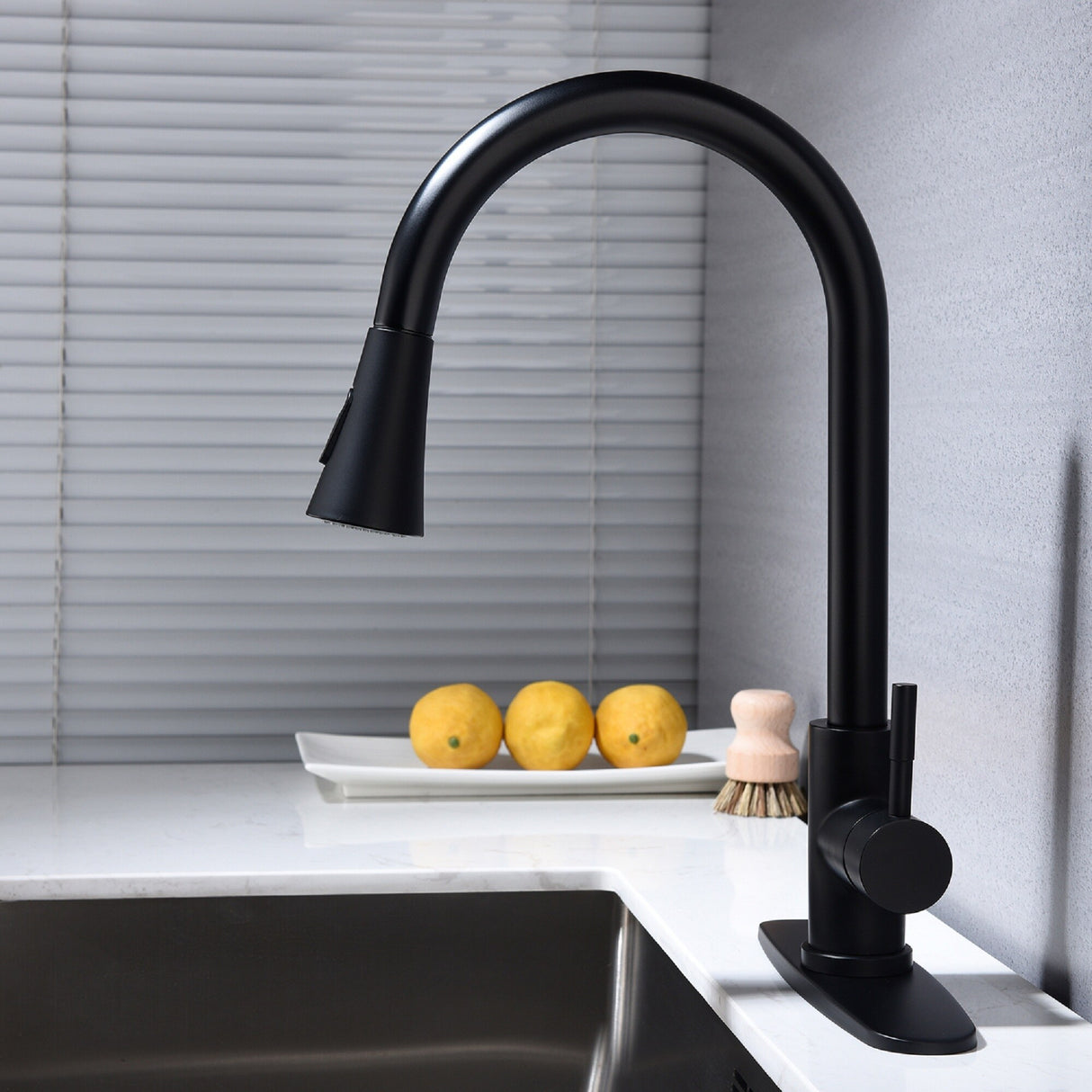 Stainless Steel Single Handle Kitchen Sink Faucet with Pull Down Sprayer