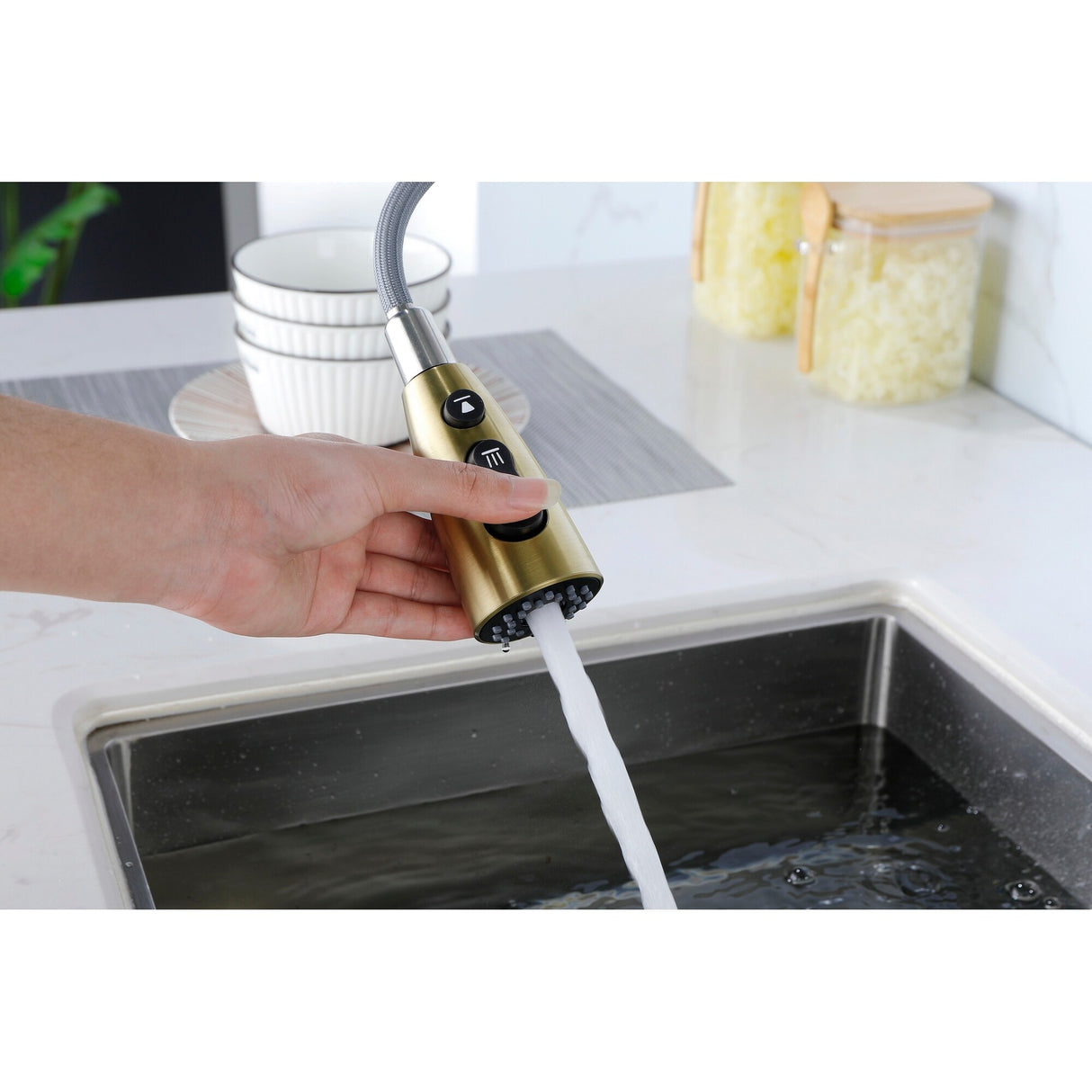 Single Handle Kitchen Sink Faucet with Pull Down Sprayer