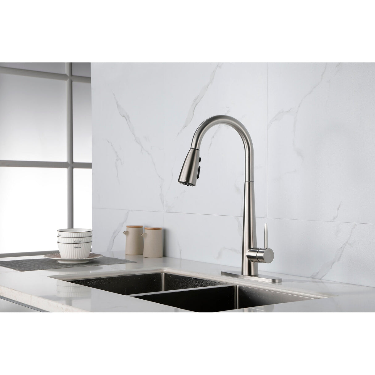 Single Handle Kitchen Sink Faucet with Pull Down Sprayer