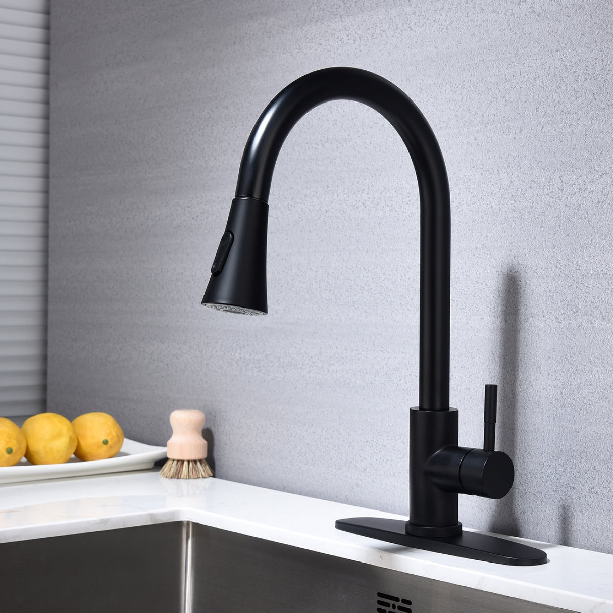 Stainless Steel Single Handle Kitchen Sink Faucet with Pull Down Sprayer