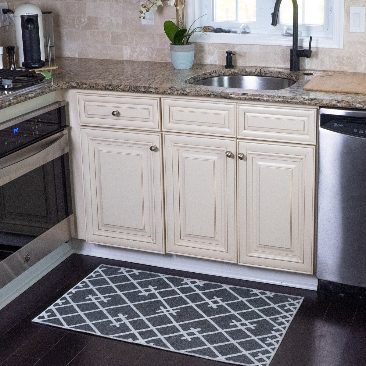 SussexHome Non-Skid Ultra-Thin Area Rugs for Laundry Room, Entryway, Bathroom and Kitchen - Washable Multipurpose Floor Mat