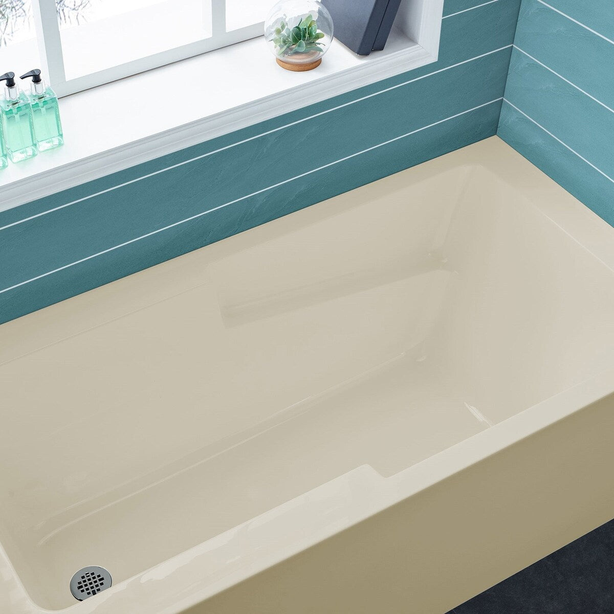 Swiss Madison Voltaire, Acrylic White, Alcove, Integral Armrest, Bathtub with Apron