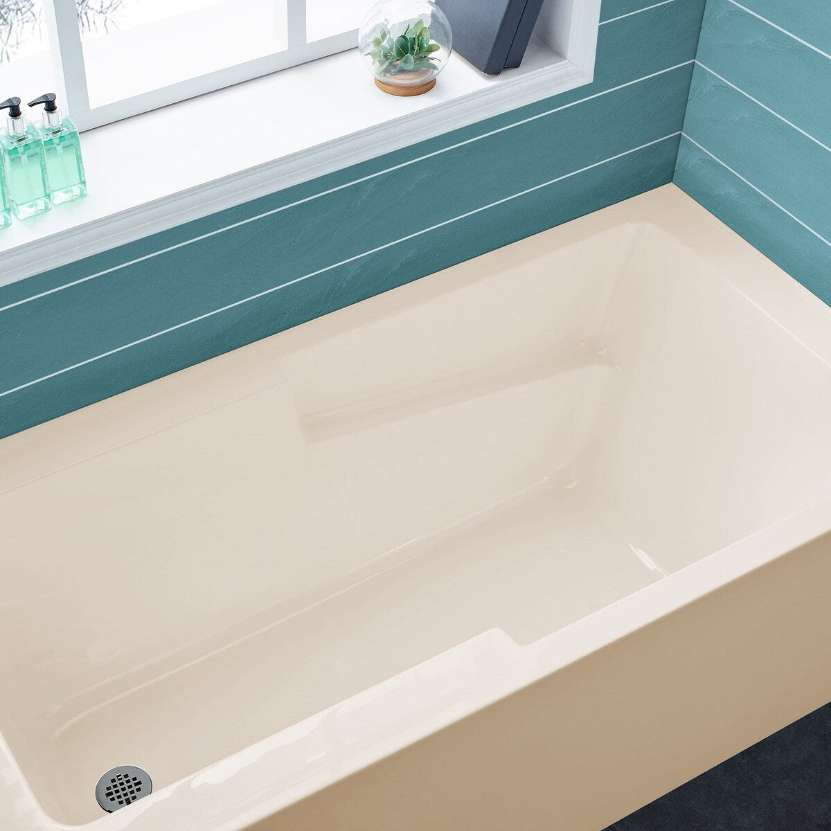 Swiss Madison Voltaire, Acrylic White, Alcove, Integral Armrest, Bathtub with Apron