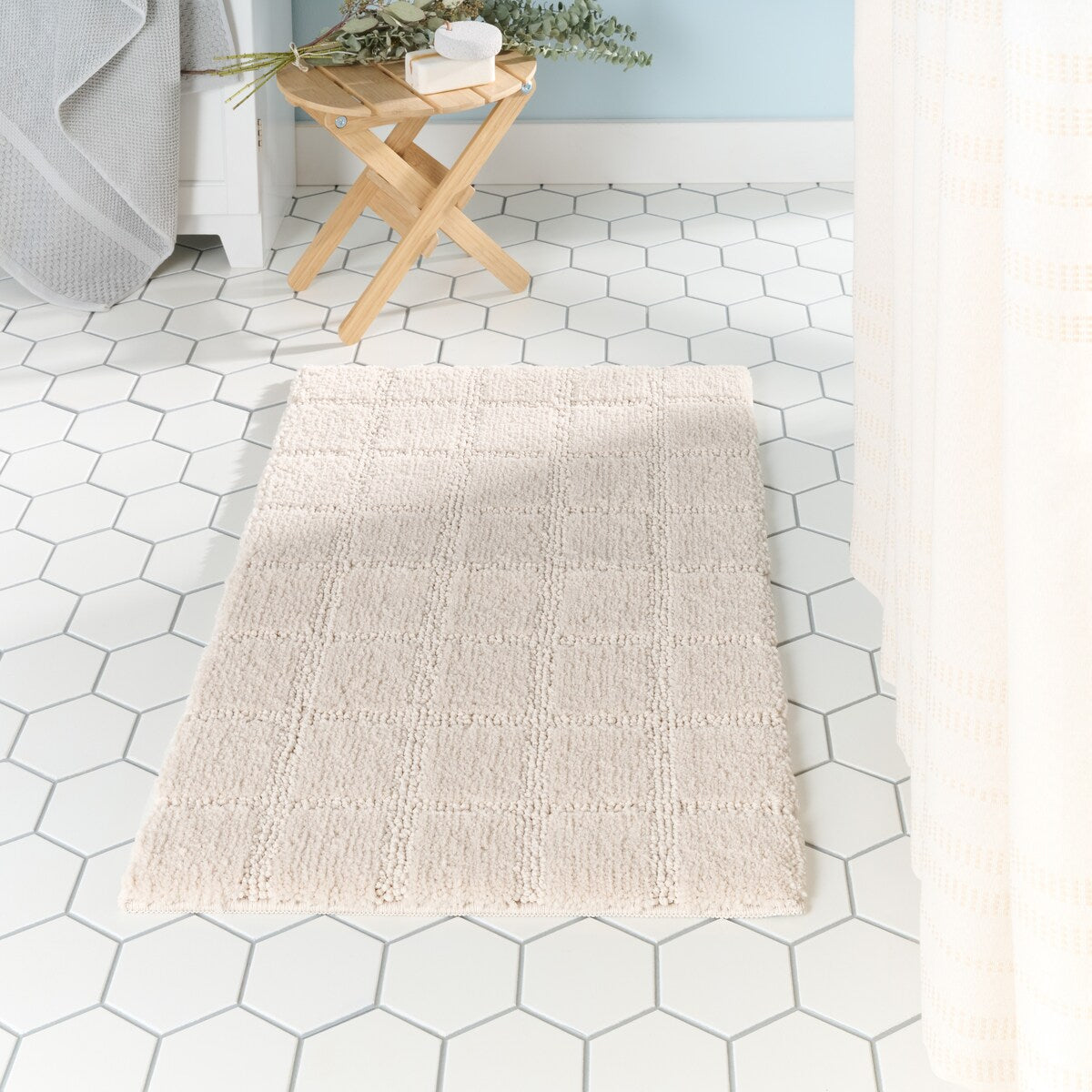 TOWN & COUNTRY EVERYDAY Ultra Plush Solid Tufted Windowpane Bath Mat, Tufted Floor Mat, Non-Slip Backing, Machine Washable