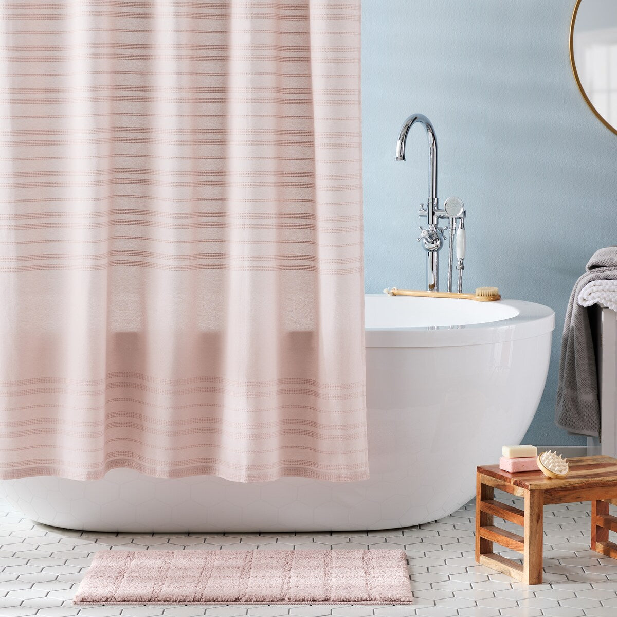 TOWN & COUNTRY EVERYDAY Ultra Plush Solid Tufted Windowpane Bath Mat, Tufted Floor Mat, Non-Slip Backing, Machine Washable