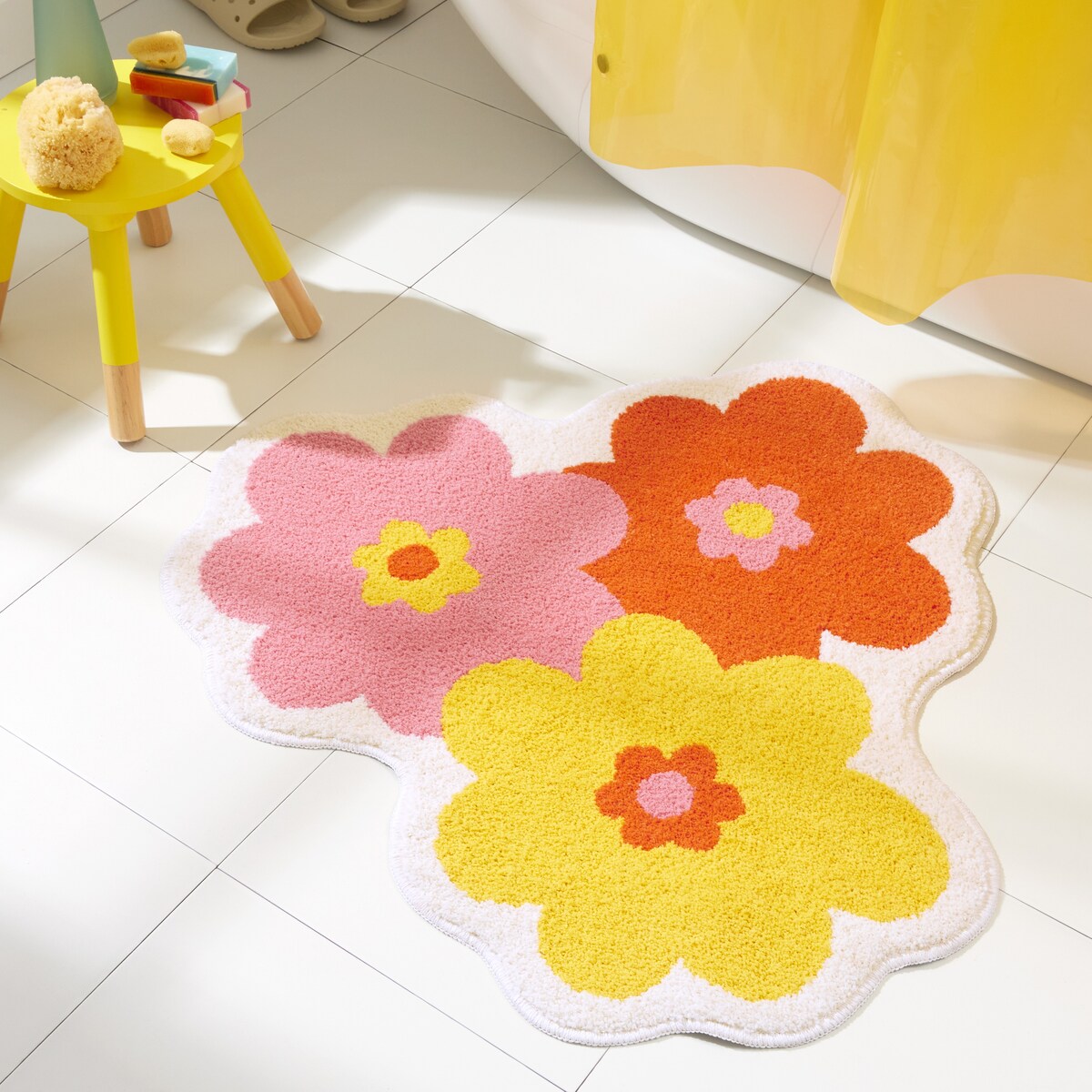 TOWN & COUNTRY PLAY Peachy Clean Peach Fruit Shaped Bath Mat, Absorbent Tufted Floor Mat, Non-Slip Backing, Machine Washable