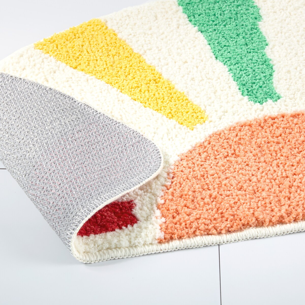 TOWN & COUNTRY PLAY Peachy Clean Peach Fruit Shaped Bath Mat, Absorbent Tufted Floor Mat, Non-Slip Backing, Machine Washable