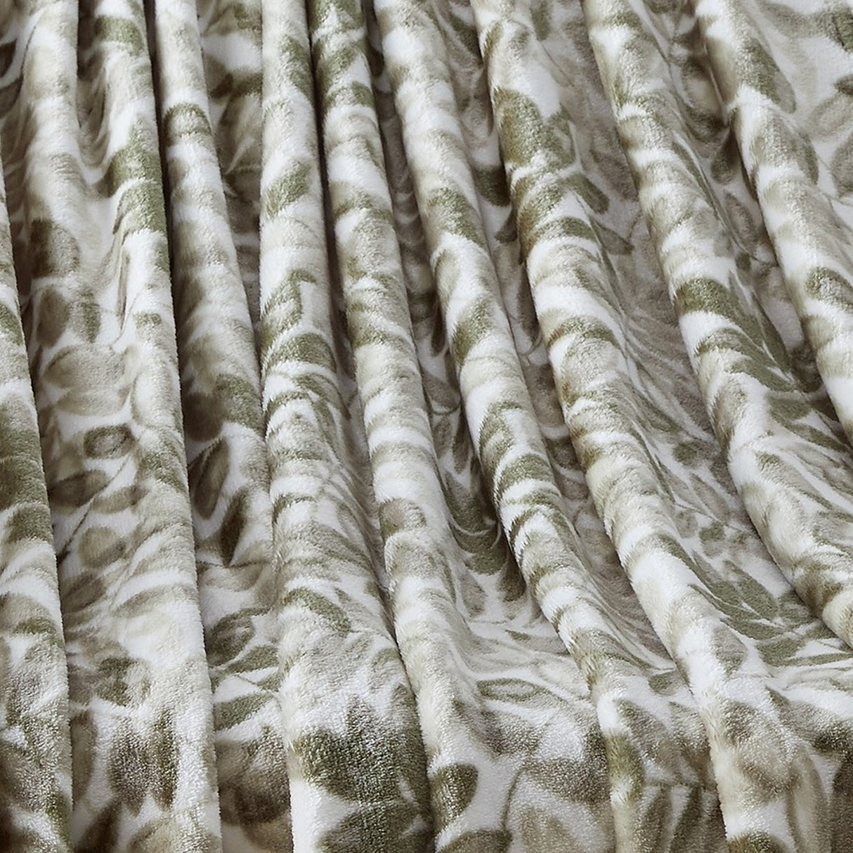 Tahari Home Elena Green Leaf Printed Plush Throw, 50" x 70"