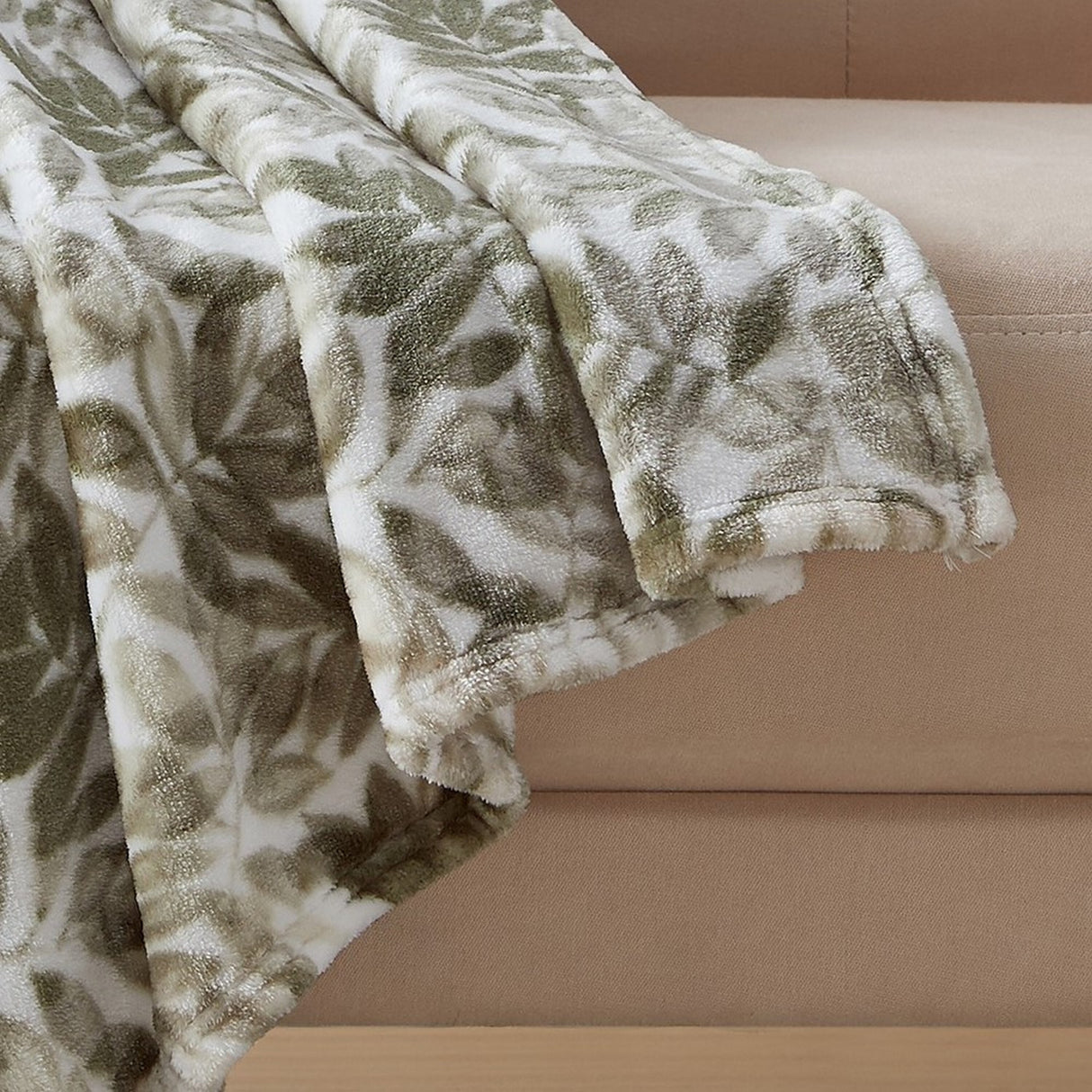 Tahari Home Elena Green Leaf Printed Plush Throw, 50" x 70"