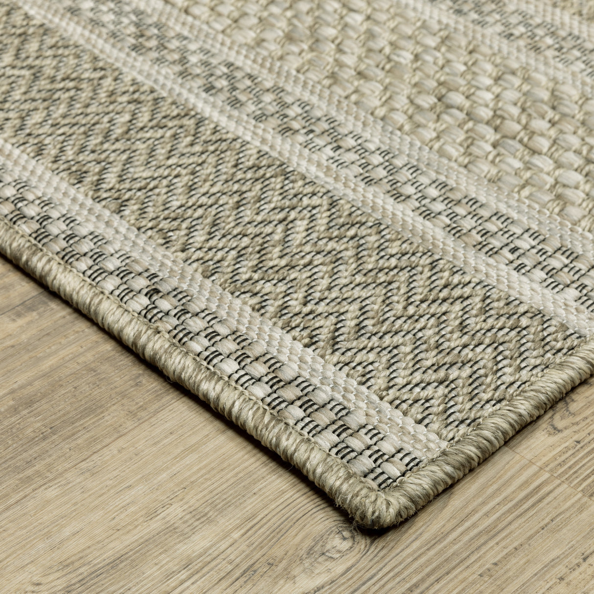 Vista Home Tangelo Diamond Lattice Beige/ Black Ultimate Performance Area Rug.