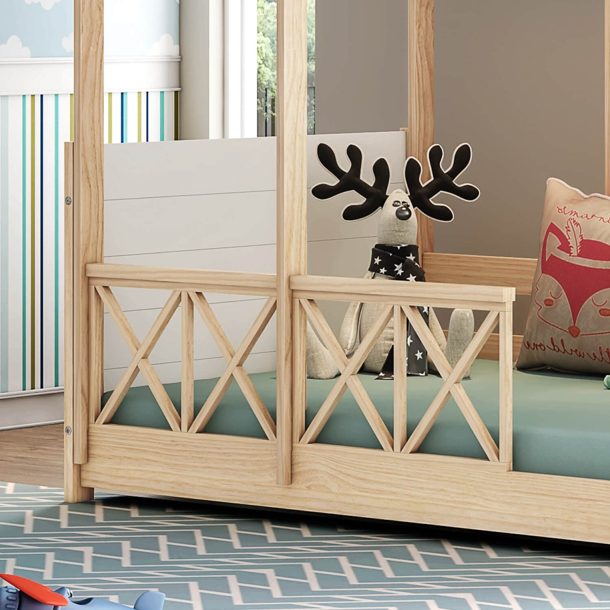 Themes and Rooms Daybed Montessorian Woody Twin with roof and Guardrails