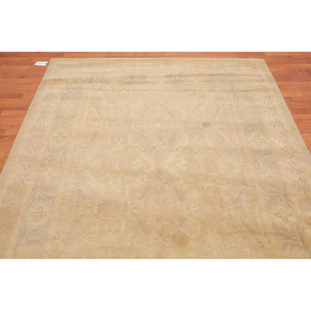 Modern Hand Knotted Wool Tibetan Area Rug (6'1"x9'2") - 6'1" x 9'2"