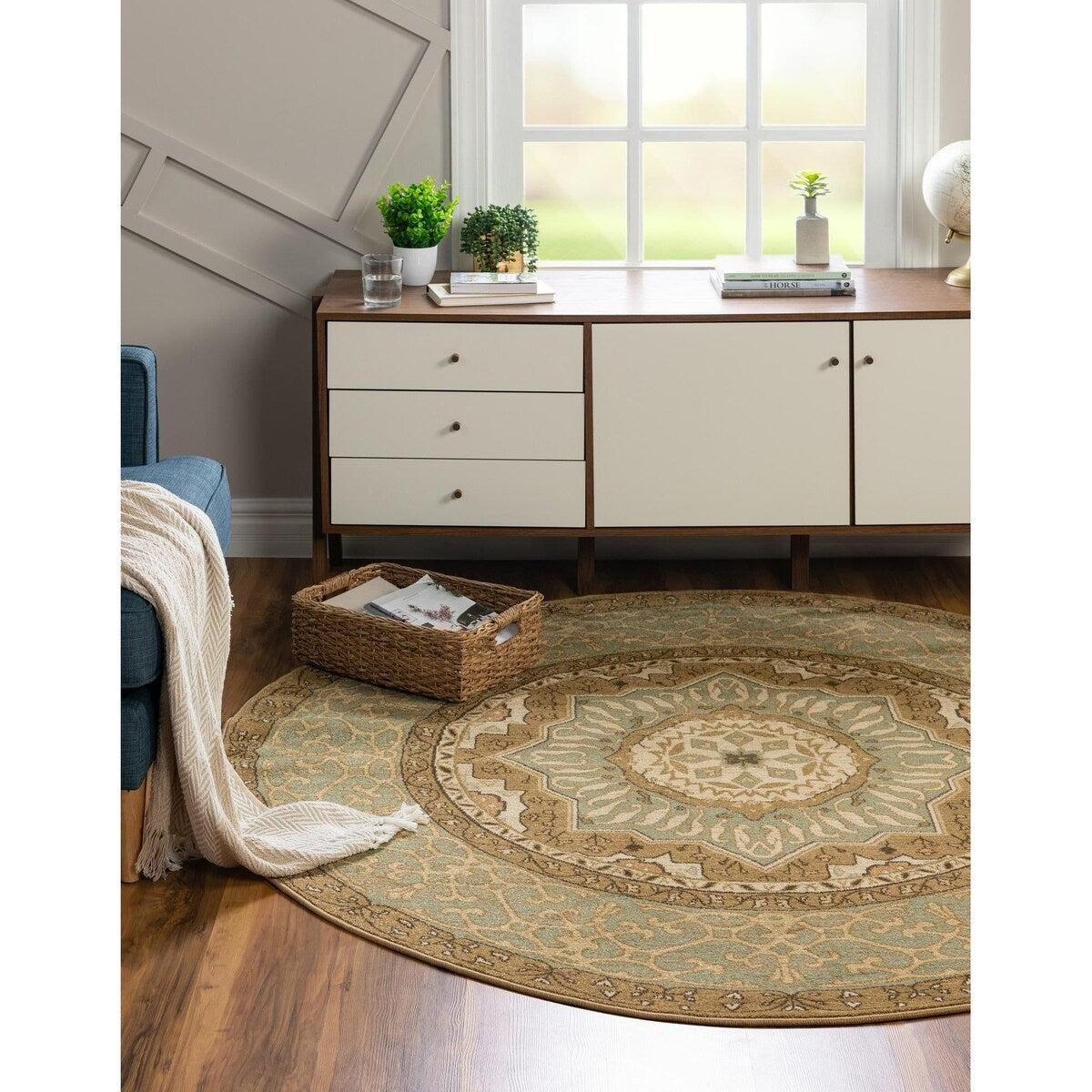 Traditional Cassia Collection Area Rug