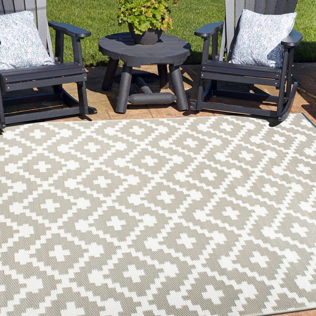 Trellis Geometric Reversible Plastic Outdoor Rugs