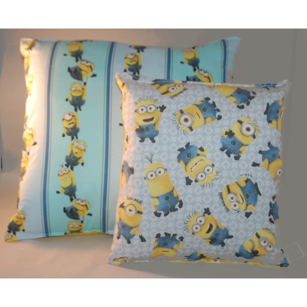 Lillowz Universal Minions Reversible 14-inch Throw Pillow with Bonus Travel Pillow