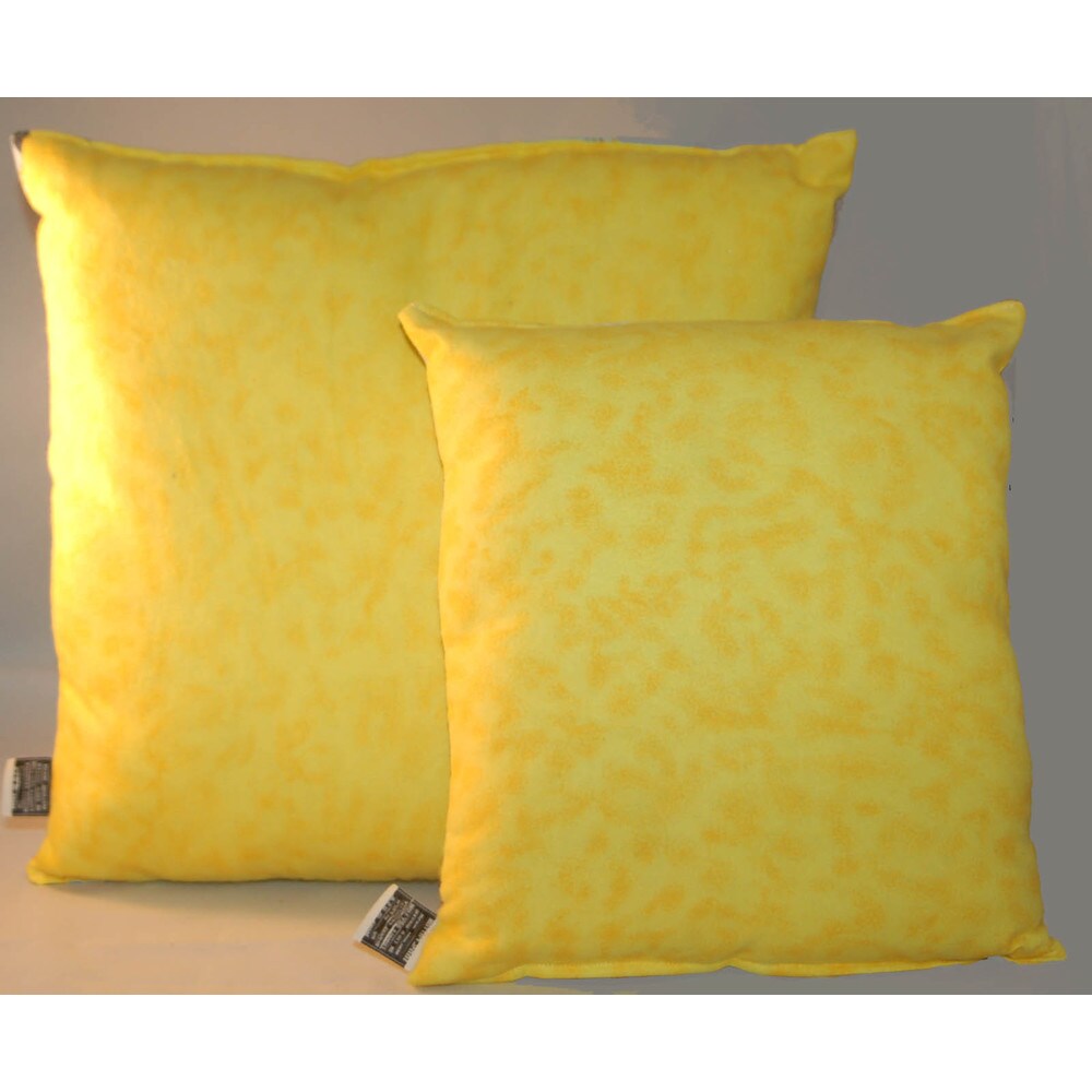 Lillowz Universal Minions Reversible 14-inch Throw Pillow with Bonus Travel Pillow