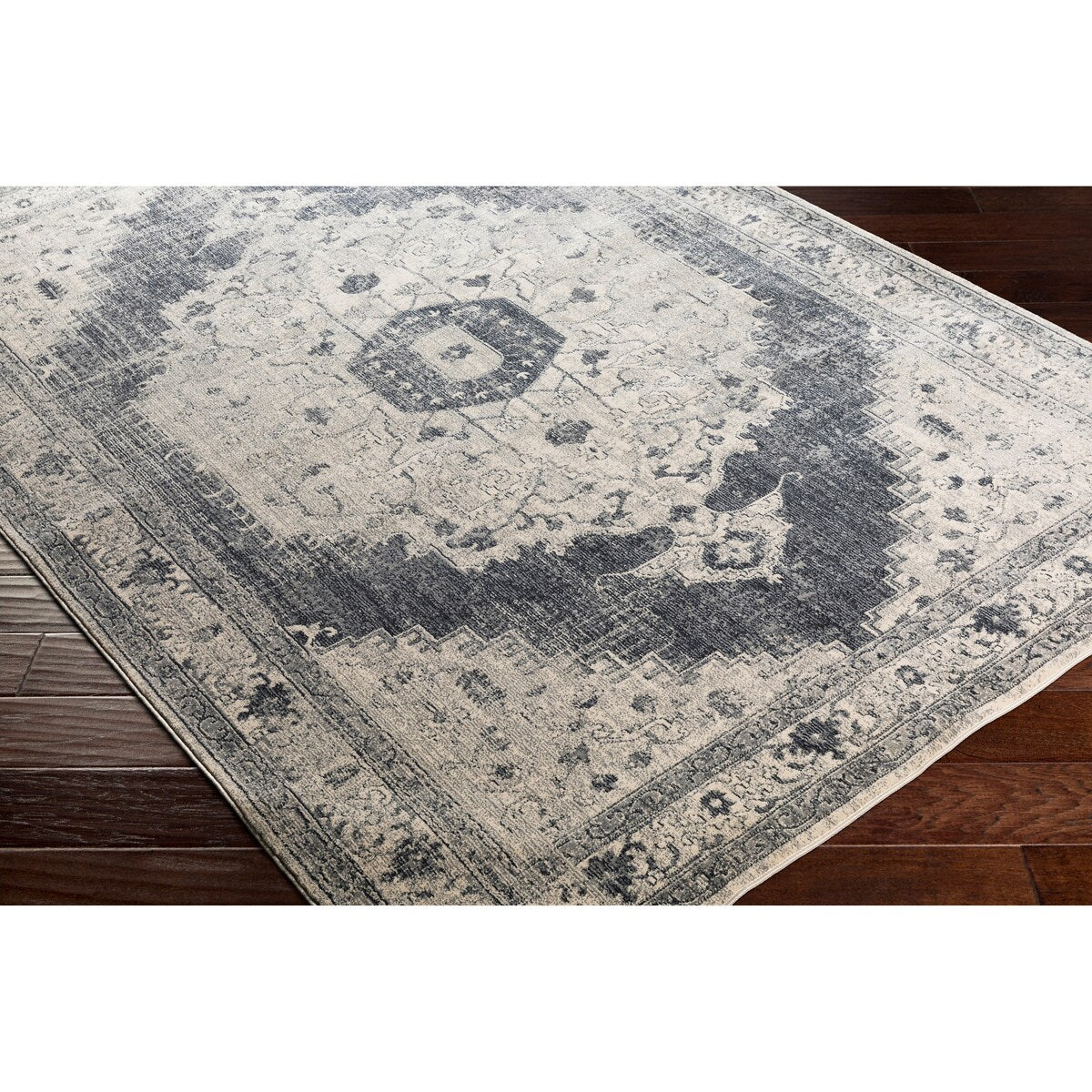 Uzziah Oriental Traditional Area Rug - 6'7" x 9'