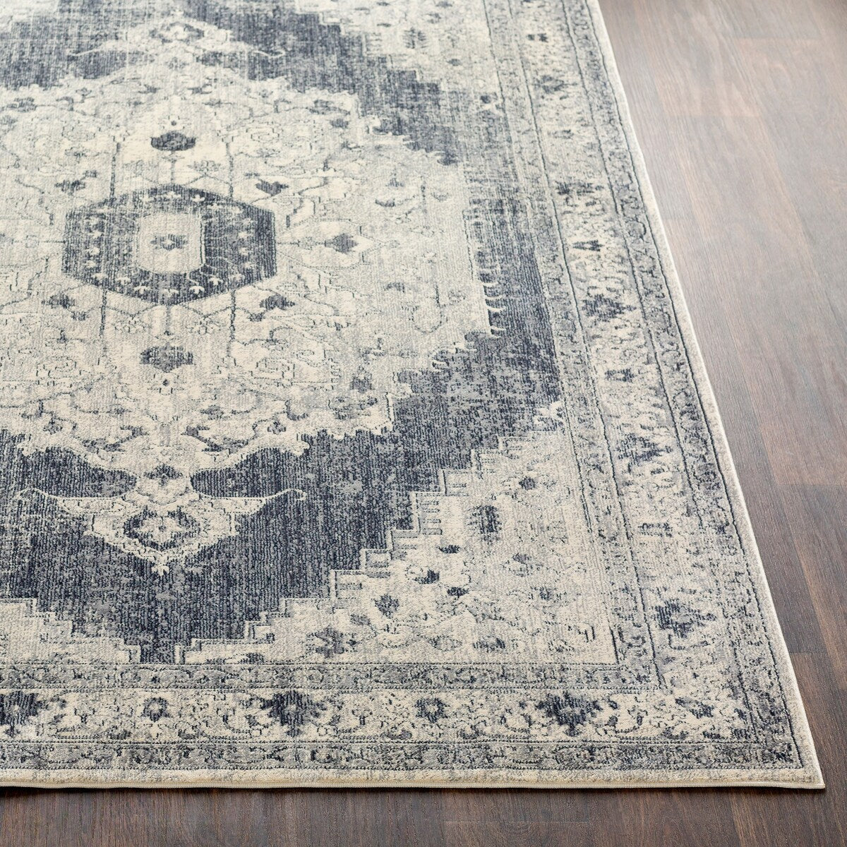 Uzziah Oriental Traditional Area Rug - 6'7" x 9'